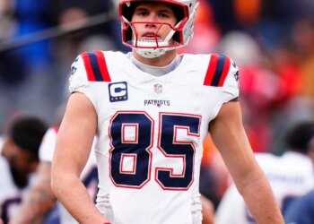 Bet $10, get $100 in bonus bets for any Patriots vs. Seahawks prop