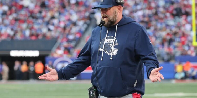 Brian Daboll of the New York Giants on the sideline during the fourth quarter.