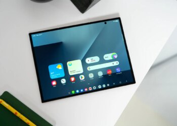 Samsung Galaxy Z Trifold showing inner screen