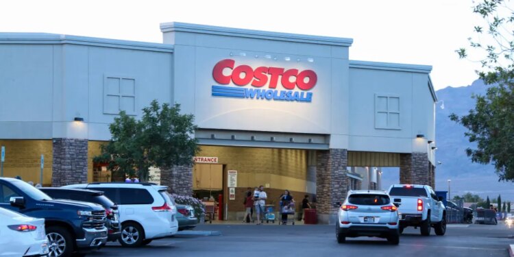 Costco has discreetly increased gas rewards for holders of its branded credit card.