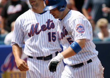 Mets players David Wright and Carlos Beltran after Wright's 2-run home run.