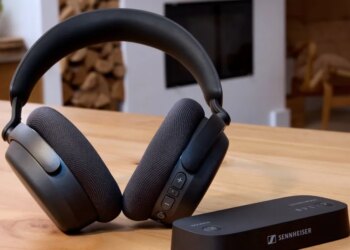 Everyone can hear your TV in their headphones using this transmitter