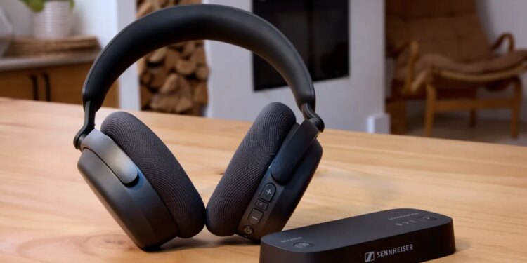 Everyone can hear your TV in their headphones using this transmitter