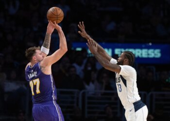 Get $10 when you sign-up to Dabble for Lakers vs. Mavericks