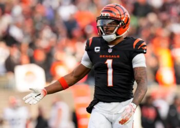 Cincinnati Bengals wide receiver Ja'marr Chase (1) reacts after the Bengals are forced to punt in the fourth quarter against the Cleveland Browns at Paycor Stadium.