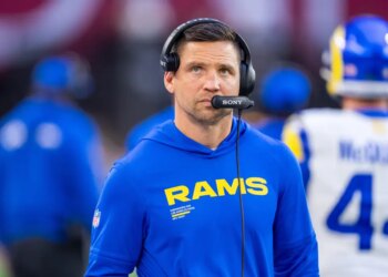 Rams defensive coordinator Chris Shula.