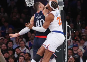 New York Knicks forward Guerschon Yabusele #28, driving to the basket as LA Clippers center Ivica Zubac #40, defends in the 4th quarter.