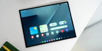 I just want to keep unfolding the Samsung Z Trifold