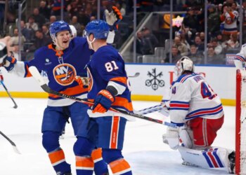 Islanders crush Rangers to continue season domination of rival