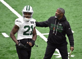 Jets have one more chance to change its cruel Aaron Glenn irony