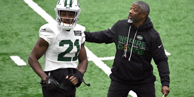 Jets have one more chance to change its cruel Aaron Glenn irony