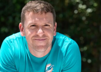 The Jets are hiring Dolphins pass game coordinator Brian Duker as their new defensive coordinator.