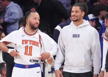 Josh Hart, who could return to the Knicks lineup Sunday against Portland, shares a laugh with Jalen Brunson during the Knicks' win over the Clippers on Jan. 7, 2025 at Madison Square Garden.