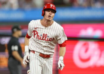 Philadelphia Phillies left fielder Max Kepler (17) runs to third base after hitting a triple against the Los Angeles Dodgers in the eighth inning during game two of the NLDS round for the 2025 MLB playoffs at Citizens Bank Park.