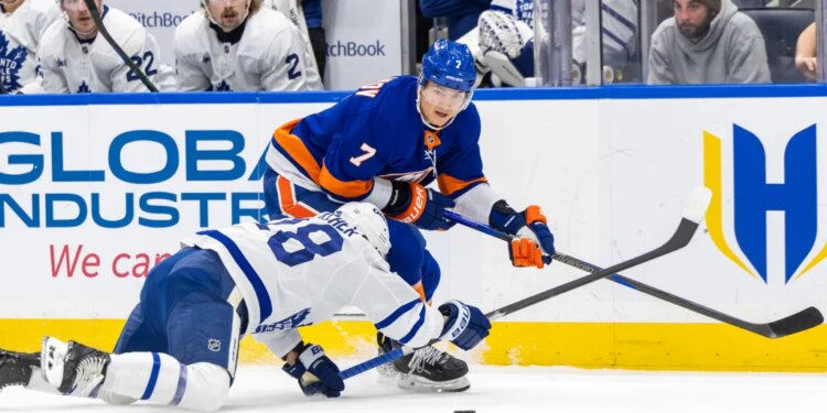 New York Islanders right wing Maxim Tsyplakov (7) skates around Toronto Maple Leafs defenseman Troy Stecher (28) during the first period at UBS Arena, Saturday, Jan. 3, 2026, in Elmont, NY.