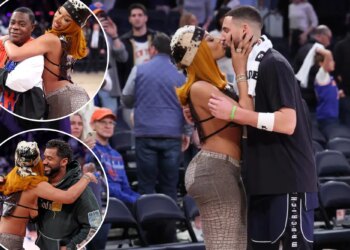 Megan Thee Stallion kisses Klay Thompson after Mavericks' win over Knicks