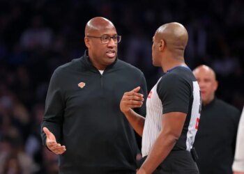 Knicks head coach Mike Brown reacts to a call during the first half.