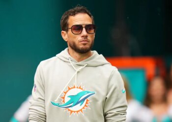 Miami Dolphins head coach Mike McDaniel on the field prior to a game.