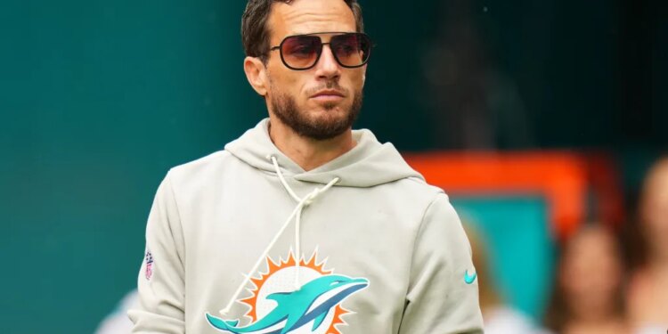Miami Dolphins head coach Mike McDaniel on the field prior to a game.
