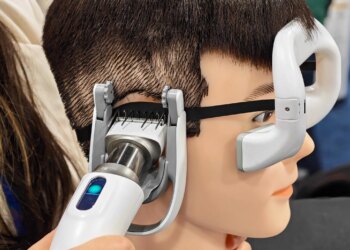 Photo of a mannequin head being “shaved” by the Glyde smart hair trimmer