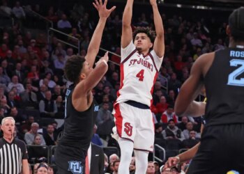 St. John's Red Storm guard Oziyah Sellers #4 puts up a shot during the second half.