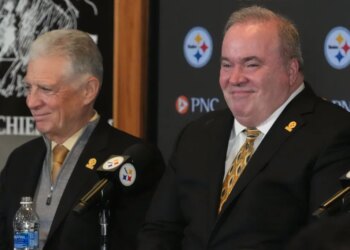 Mike McCarthy, right, smiles as he is introduced as the new coach by team owner Art Rooney II.