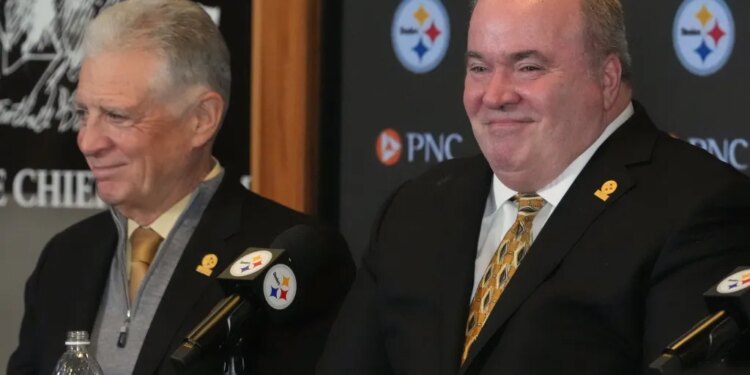 Mike McCarthy, right, smiles as he is introduced as the new coach by team owner Art Rooney II.