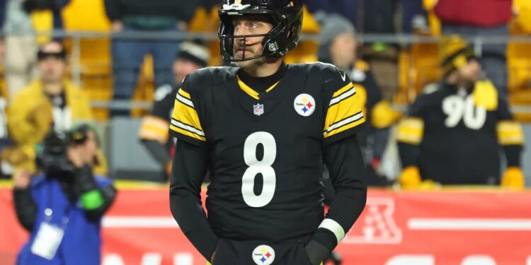 Pittsburgh Steelers quarterback Aaron Rodgers (8) reacts after Houston Texans safety Calen Bullock (2) intercepts the ball and runs it in for a touchdown.