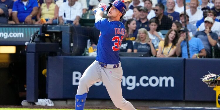 Kyle Tucker (30) flies out against the Milwaukee Brewers during the sixth inning of game one of the NLDS round for the 2025 MLB playoffs at American Family Field.