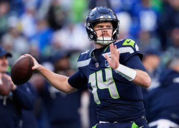Sam Darnold warms up before the NFC Championship NFL football game.