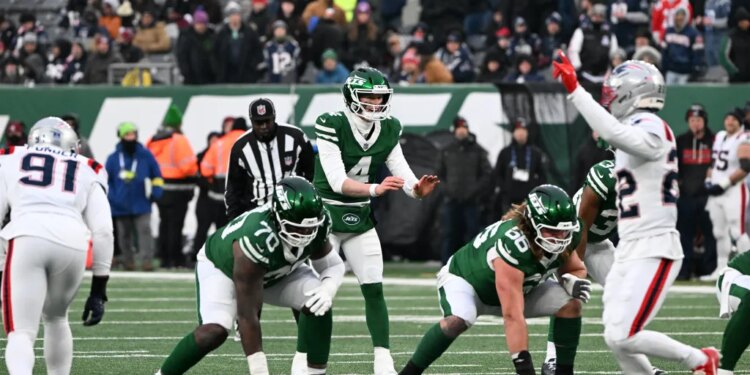Jets quarterback Brady Cook (4) waits for the snap during the fourth quarter of the Jets and New England Patriots game in East Rutherford, NJ.