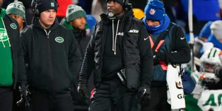 The Aaron Glenn coaching question still looms over Jets