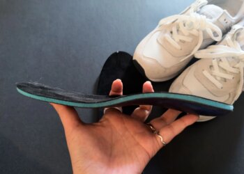 side view of the Groov insert with new Balance shoes in the background.