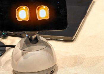 This desktop charger turns your iPhone into a robotic AI assistant