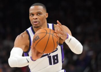 Sacramento Kings player with the ball during a game against the Phoenix Suns.