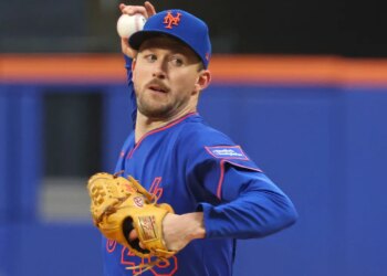 New York Mets starting pitcher Griffin Canning (46) pitching.