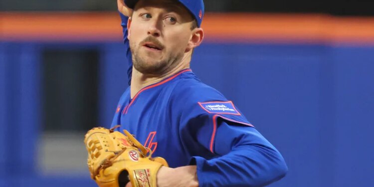 New York Mets starting pitcher Griffin Canning (46) pitching.