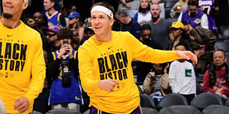 Get a 100% deposit match up to $100 + free pick for Lakers vs. Warriors