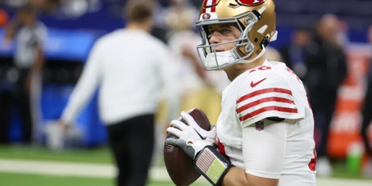 San Francisco 49ers quarterback Mac Jones (10) warms up before the game against the Indianapolis Colts at Lucas Oil Stadium.