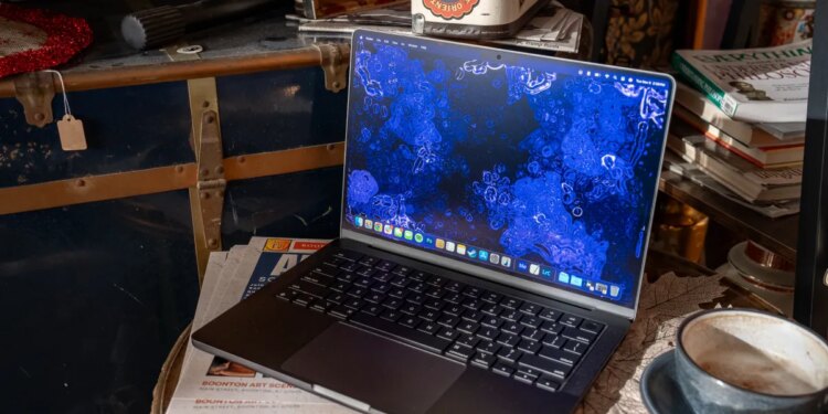 Apple’s touchscreen MacBooks might also have a Dynamic Island