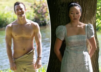 'Bridgerton' star Yerin Ha breaks down steamy bathtub scene with Luke Thompson