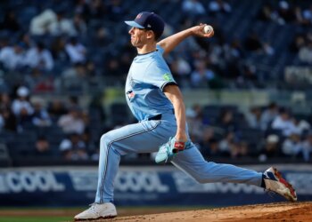 Chris Bassitt #40 of the Toronto Blue Jays throws a pitch during the first inning.
