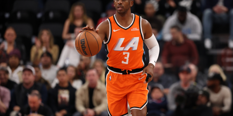 Los Angeles Clippers guard Chris Paul (3) brings the ball up court against the Dallas Mavericks.