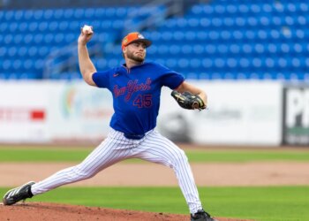 Mets pitcher Christian Scott (45) throws live batting practice during Spring Training.