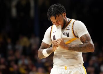 innesota Golden Gophers forward Jaylen Crocker-Johnson (5).