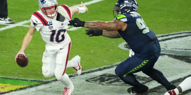 Patriots quarterback Drake Maye (10) is pressured by Seahawks defensive tackle Byron Murphy II (91) in Super Bowl 2026.