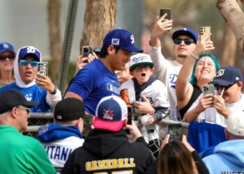 Dodgers star Shohei Ohtani greets fans at spring training