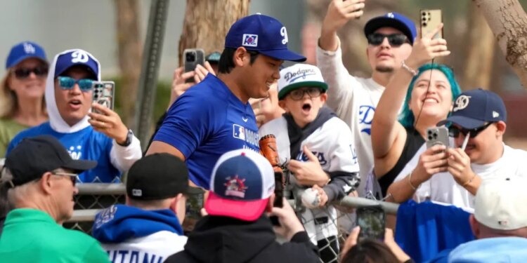 Dodgers star Shohei Ohtani greets fans at spring training