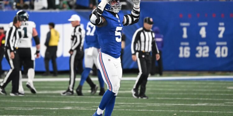 Giants linebacker Kayvon Thibodeaux (5) reacts after a fumble recovery during the fourth quarter of the Giants and Philadelphia Eagles game in East Rutherford, NJ.