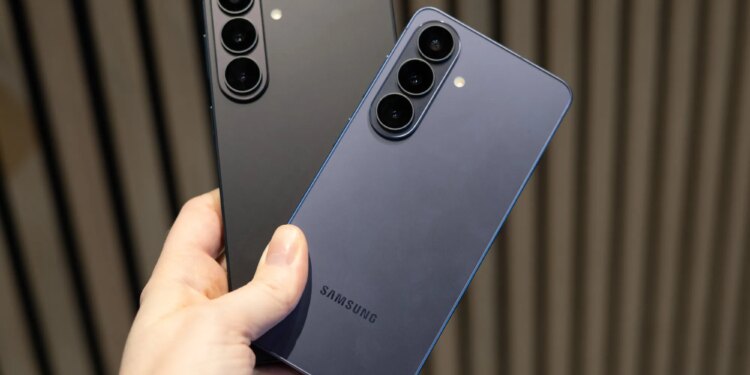 Samsung Galaxy S26 Plus and S26